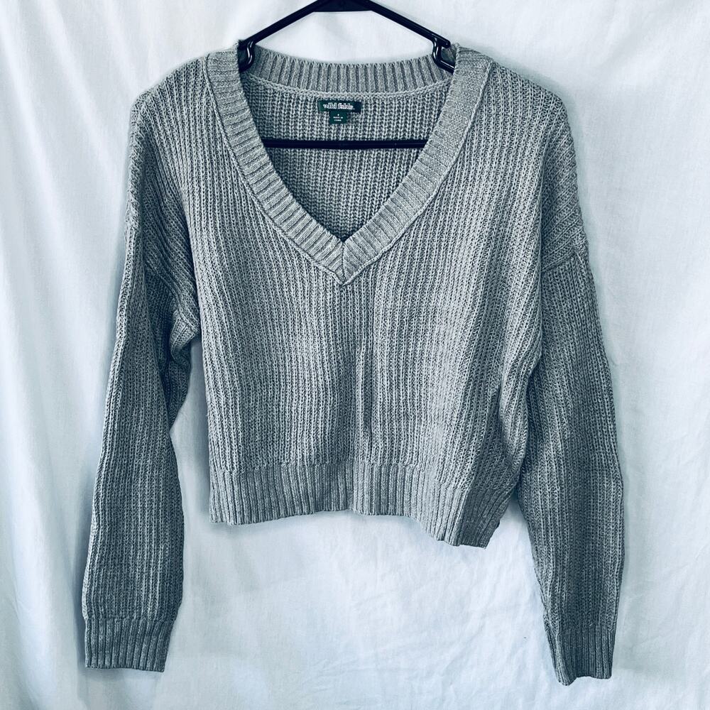 Wild Fable Gray Cropped V-Neck Sweater M